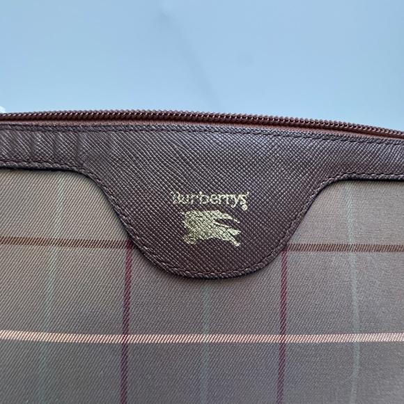 Burberrys Nova Check Canvas Clutch - Picture 12 of 14